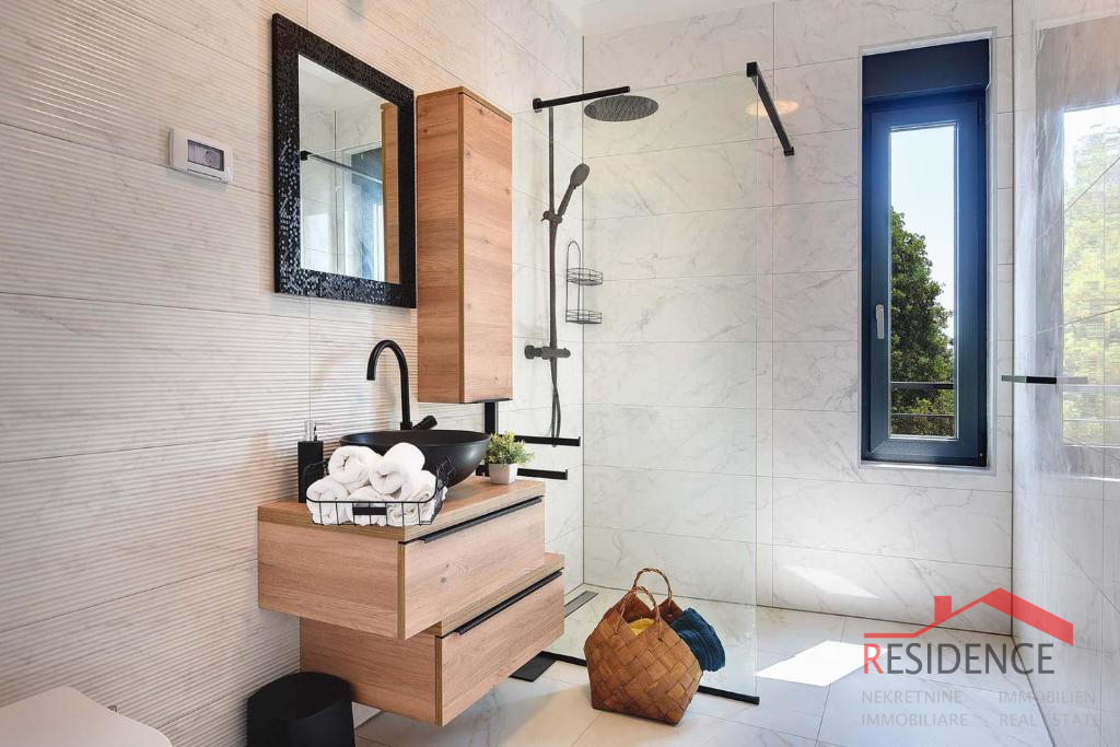 Jadreški, čudovita nova vila z bazenom