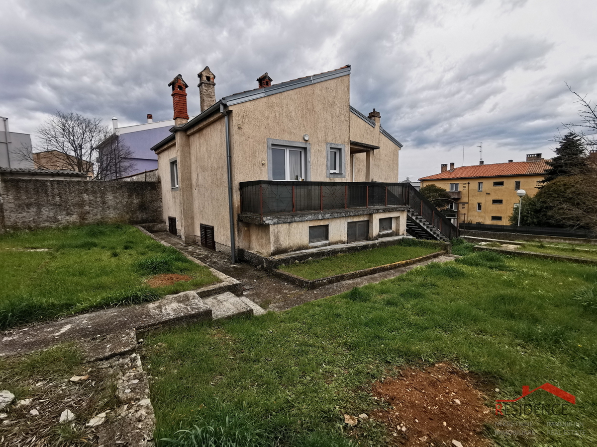 Pula, hiša v centru z dvema apartmajema
