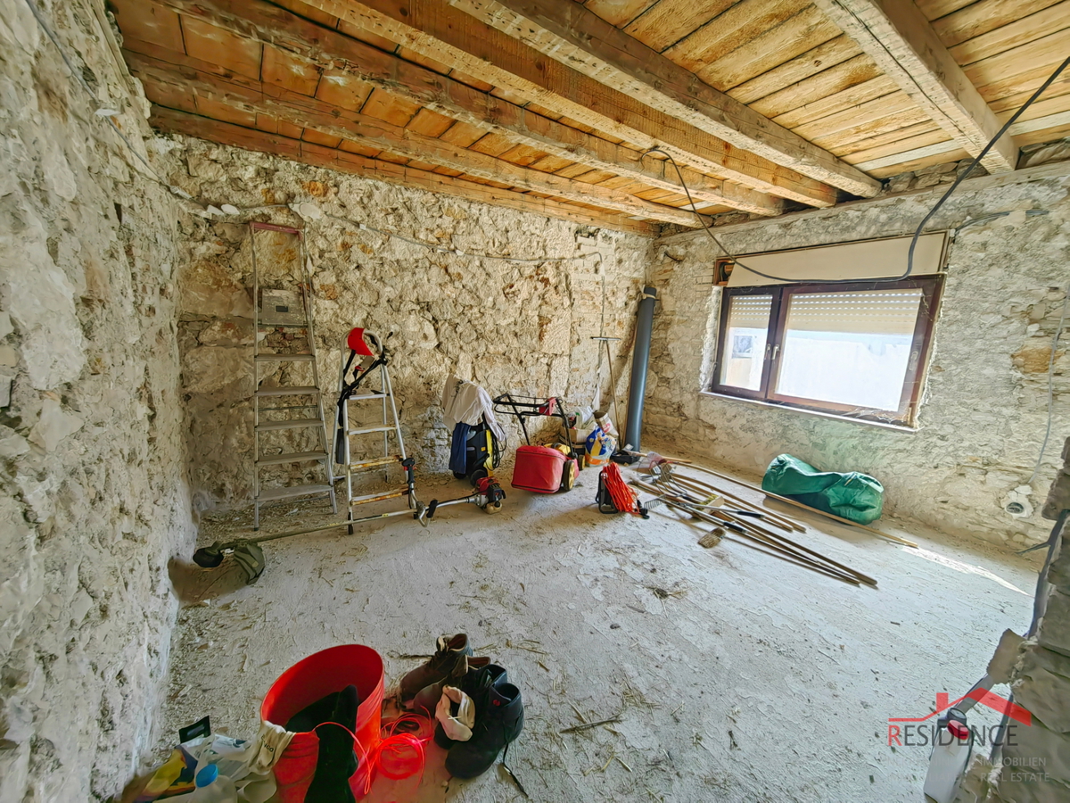 Pula, hiša v centru z dvema apartmajema