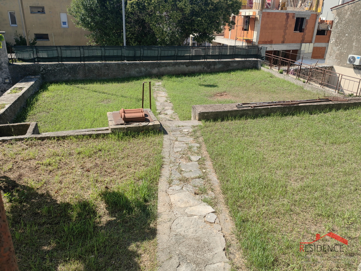 Pula, hiša v centru z dvema apartmajema