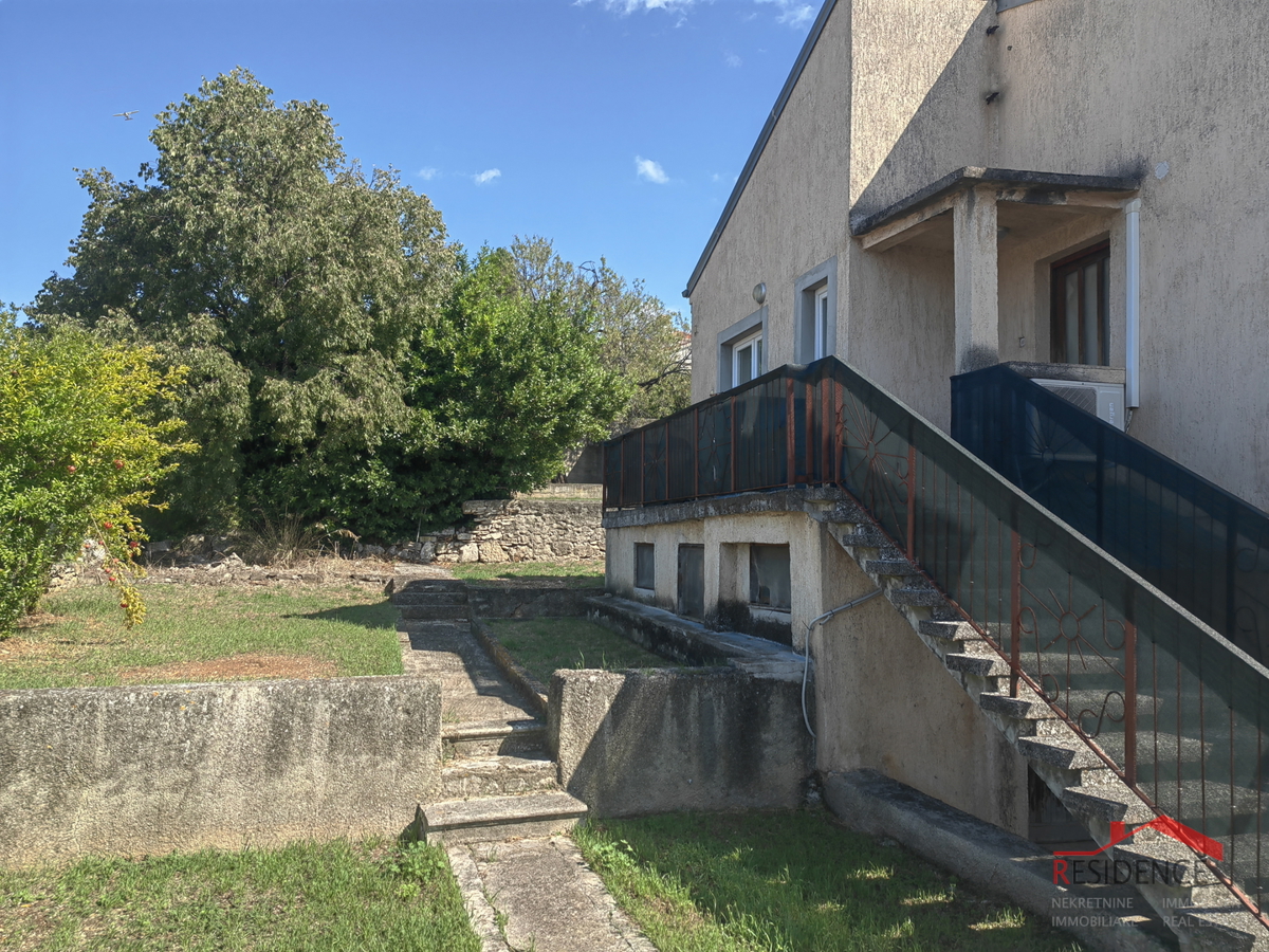 Pula, hiša v centru z dvema apartmajema