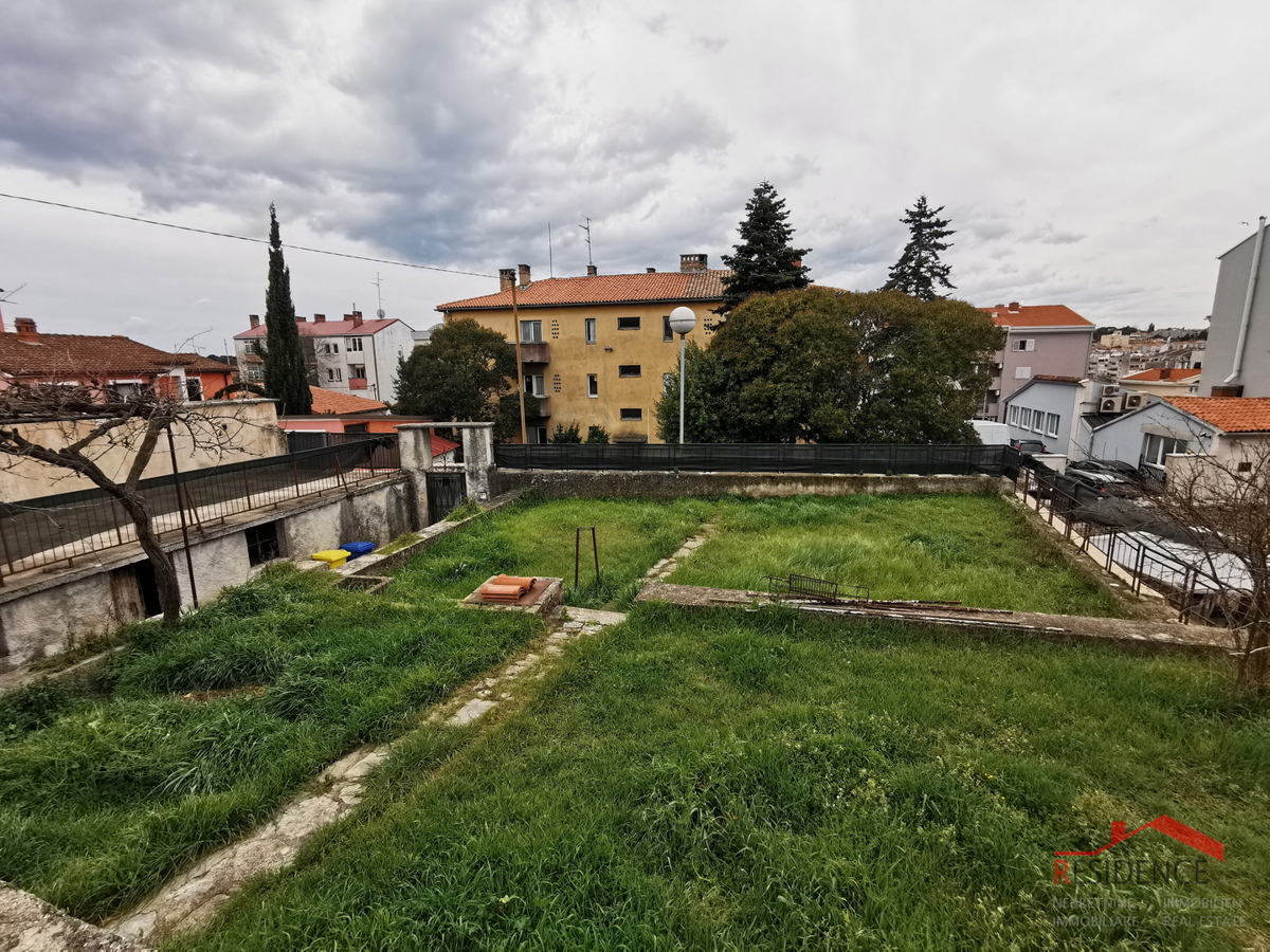 Pula, hiša v centru z dvema apartmajema