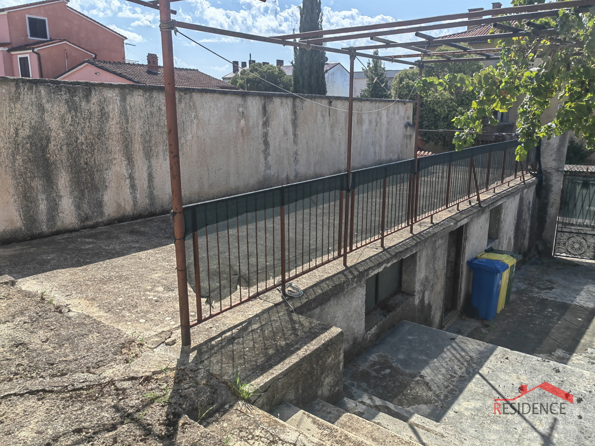 Pula, hiša v centru z dvema apartmajema