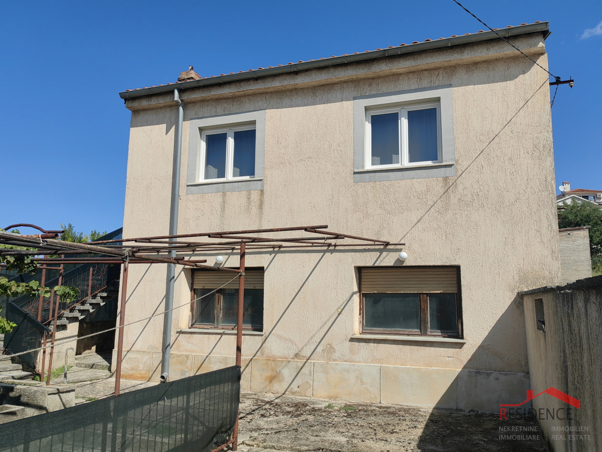 Pula, hiša v centru z dvema apartmajema