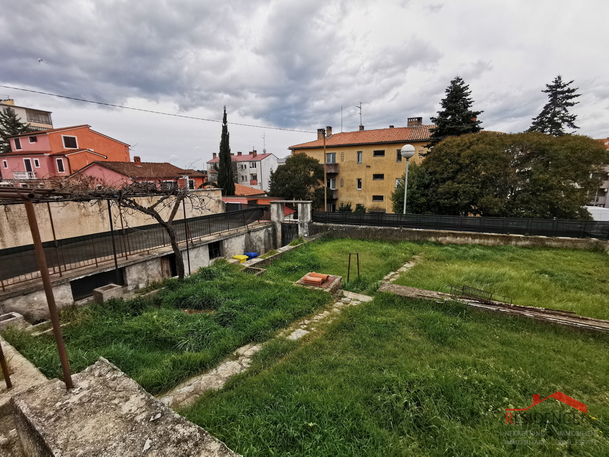 Pula, hiša v centru z dvema apartmajema