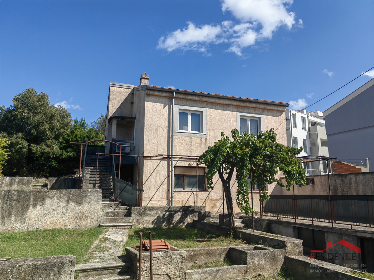 Pula, hiša v centru z dvema apartmajema