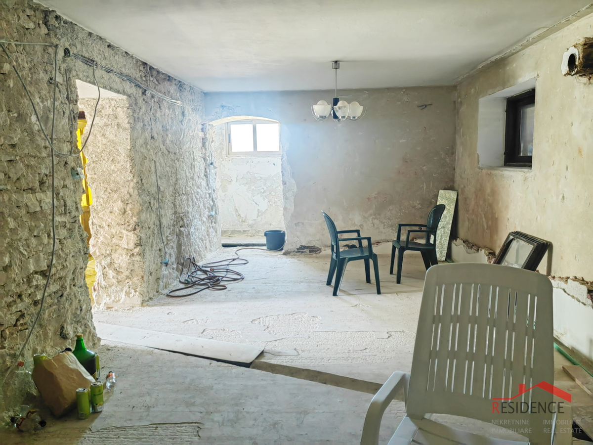 Pula, hiša v centru z dvema apartmajema