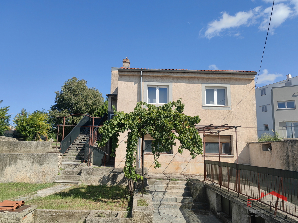 Pula, hiša v centru z dvema apartmajema