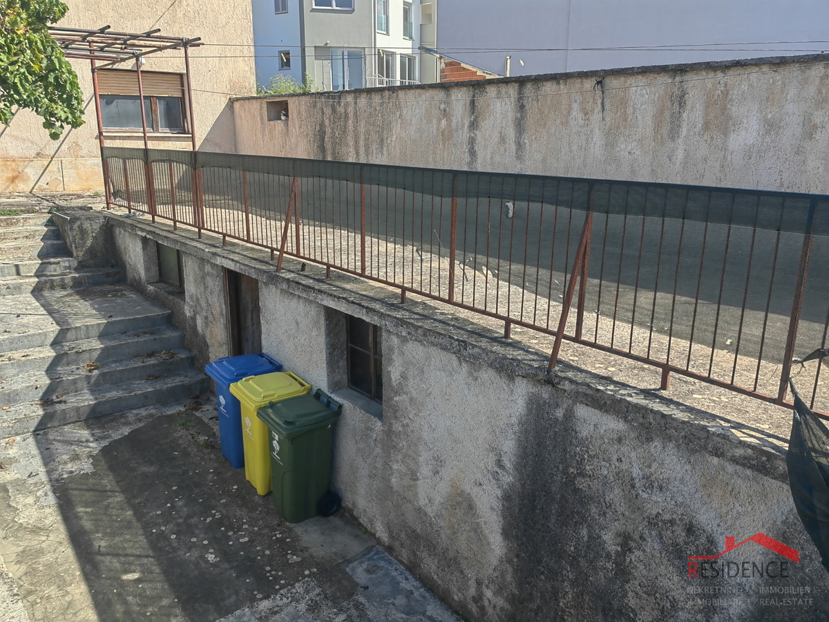 Pula, hiša v centru z dvema apartmajema