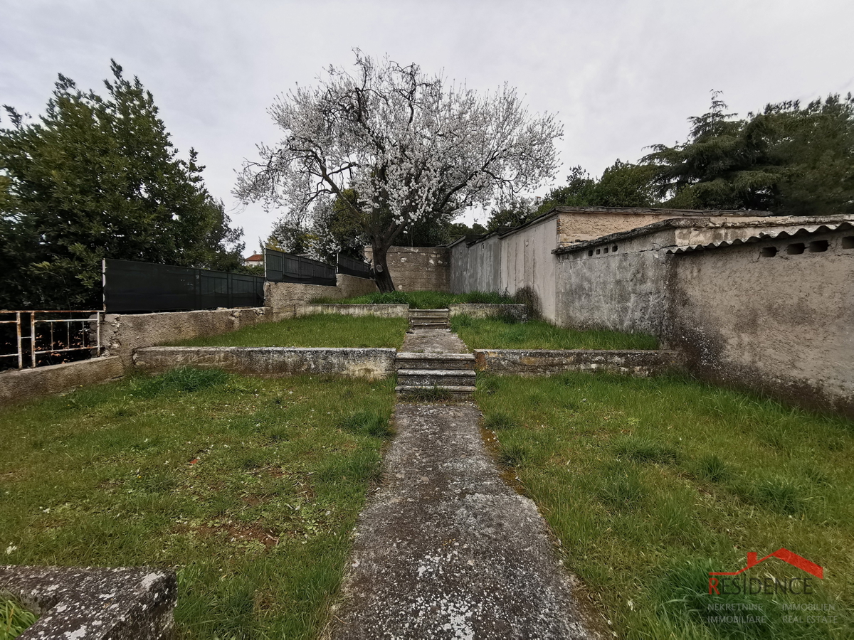 Pula, hiša v centru z dvema apartmajema
