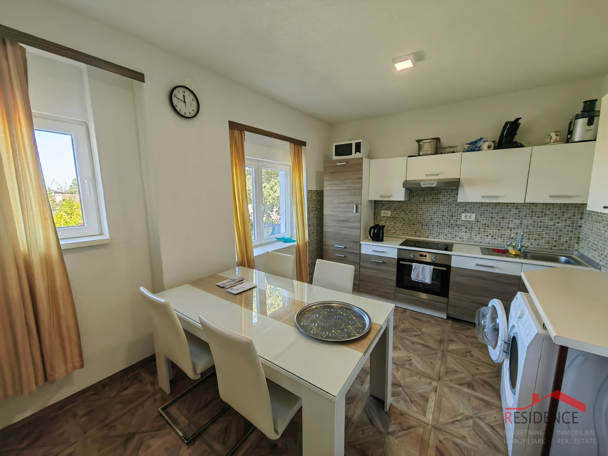 Pula, hiša v centru z dvema apartmajema