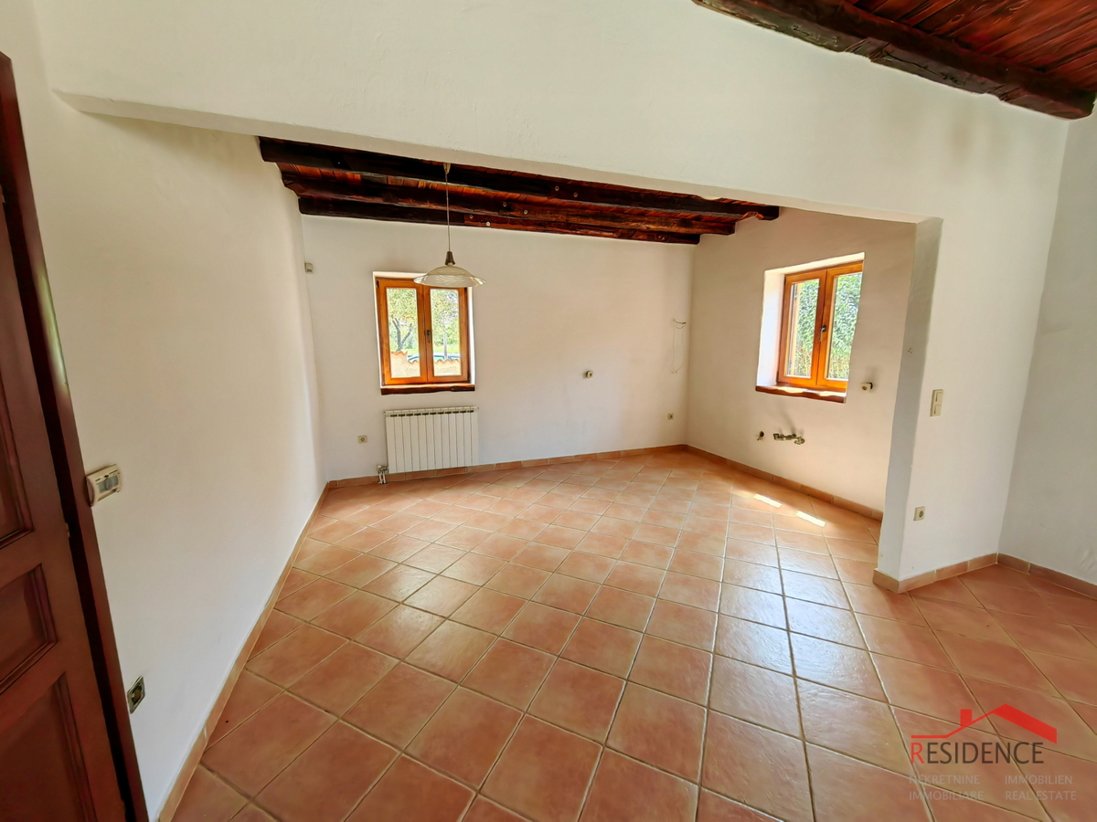 Samostojna vila z bazenom v Paradižu