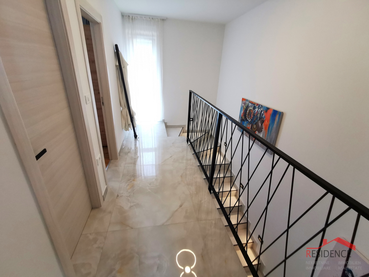 Pula, okolica, dva nova dvojčka, vsaka z jacuzzijem