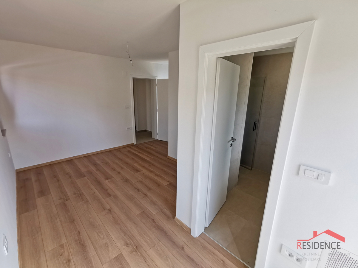 Juršići, okolica, nova samostojna hiša z bazenom