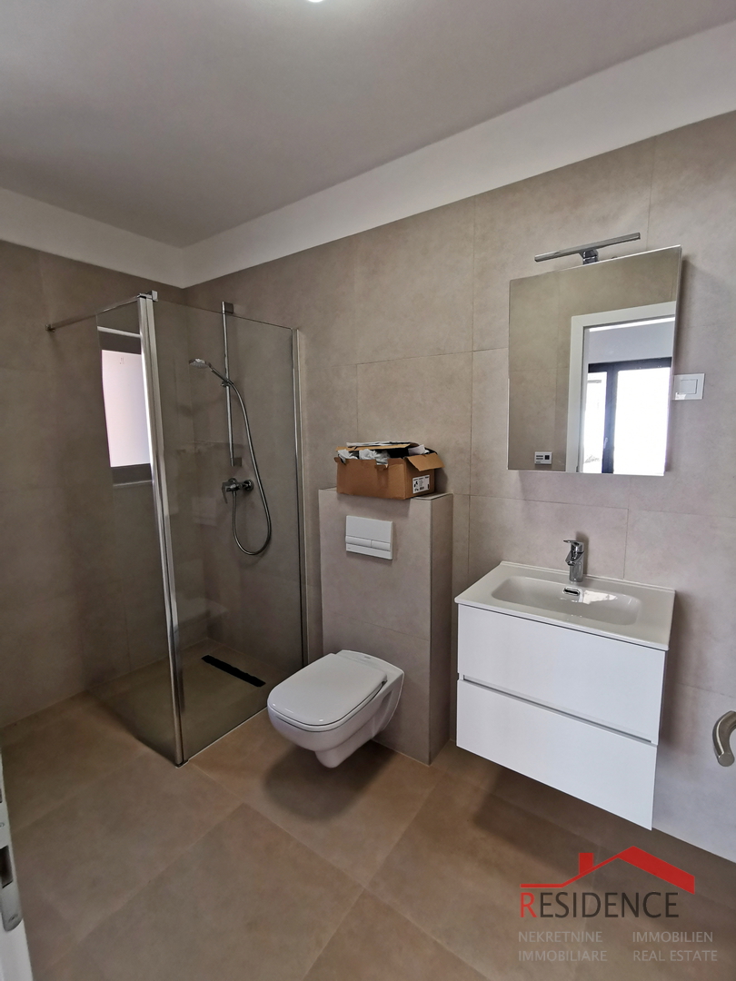 Juršići, okolica, nova samostojna hiša z bazenom