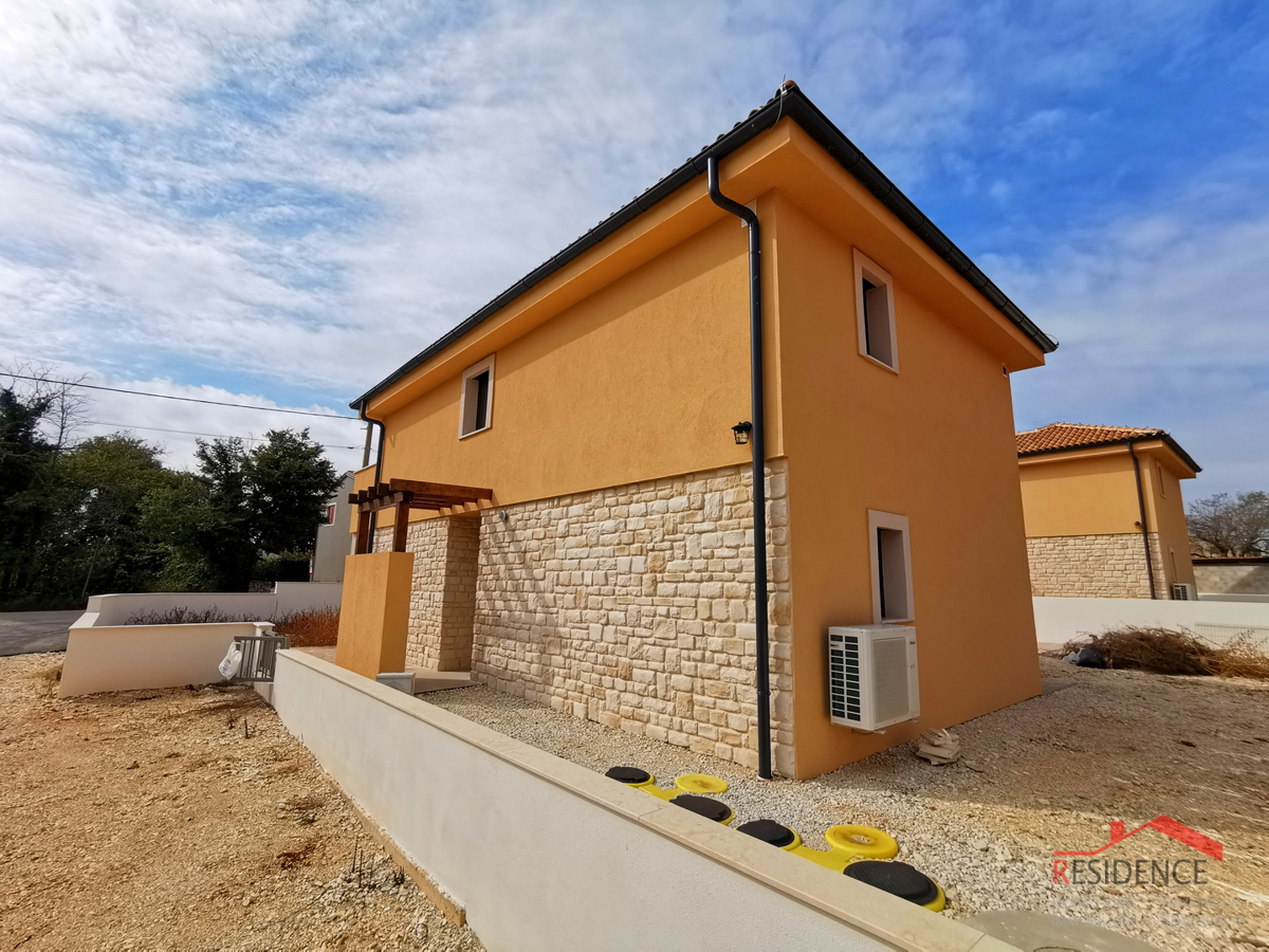 Juršići, okolica, nova samostojna hiša z bazenom