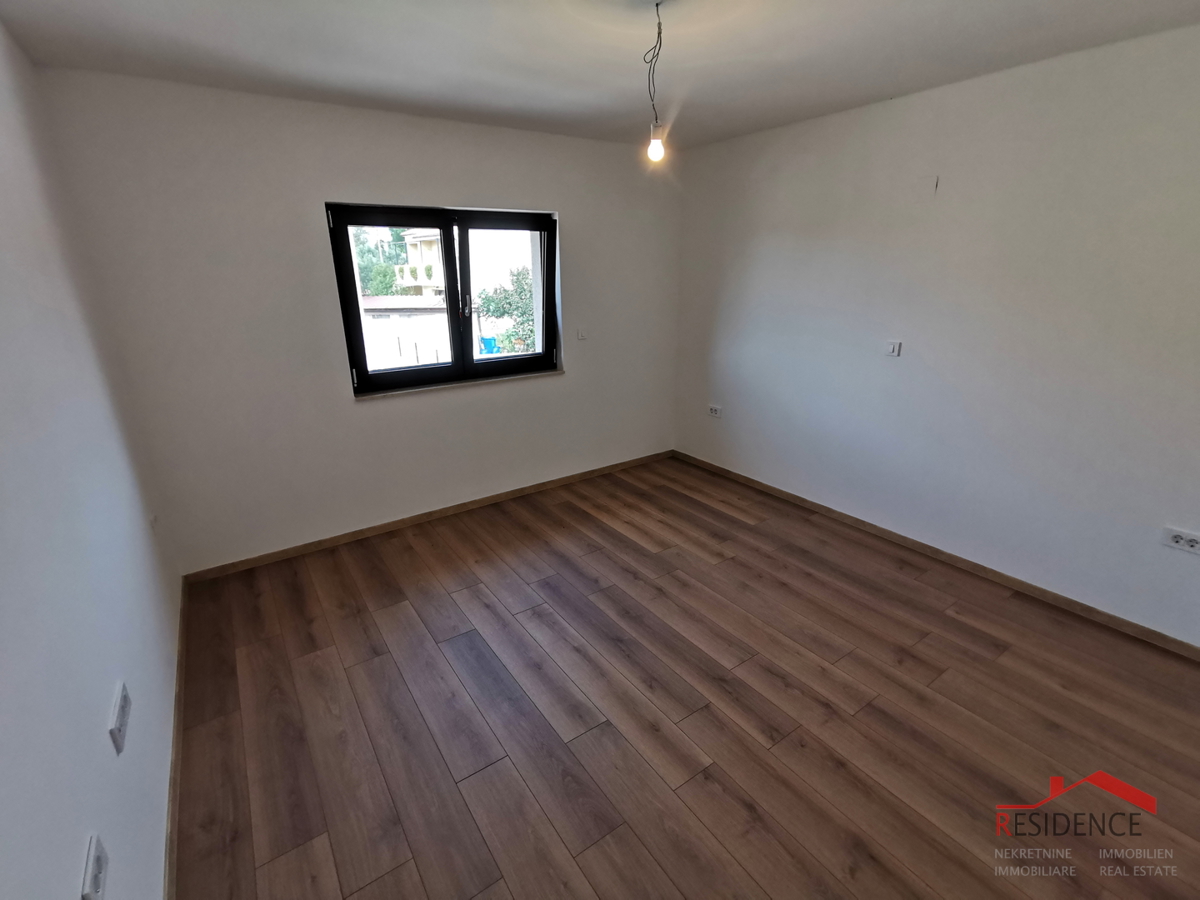 Juršići, okolica, nova samostojna hiša z bazenom