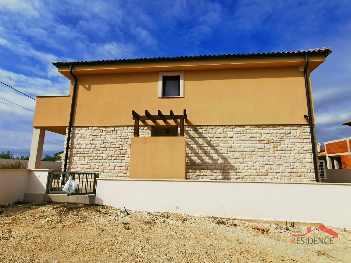 Juršići, okolica, nova samostojna hiša z bazenom