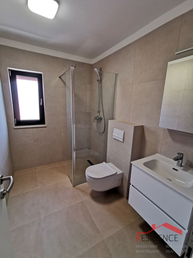 Juršići, okolica, nova samostojna hiša z bazenom