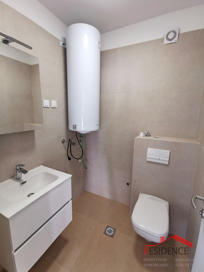 Juršići, okolica, nova samostojna hiša z bazenom