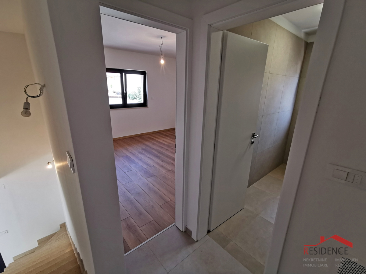 Juršići, okolica, nova samostojna hiša z bazenom