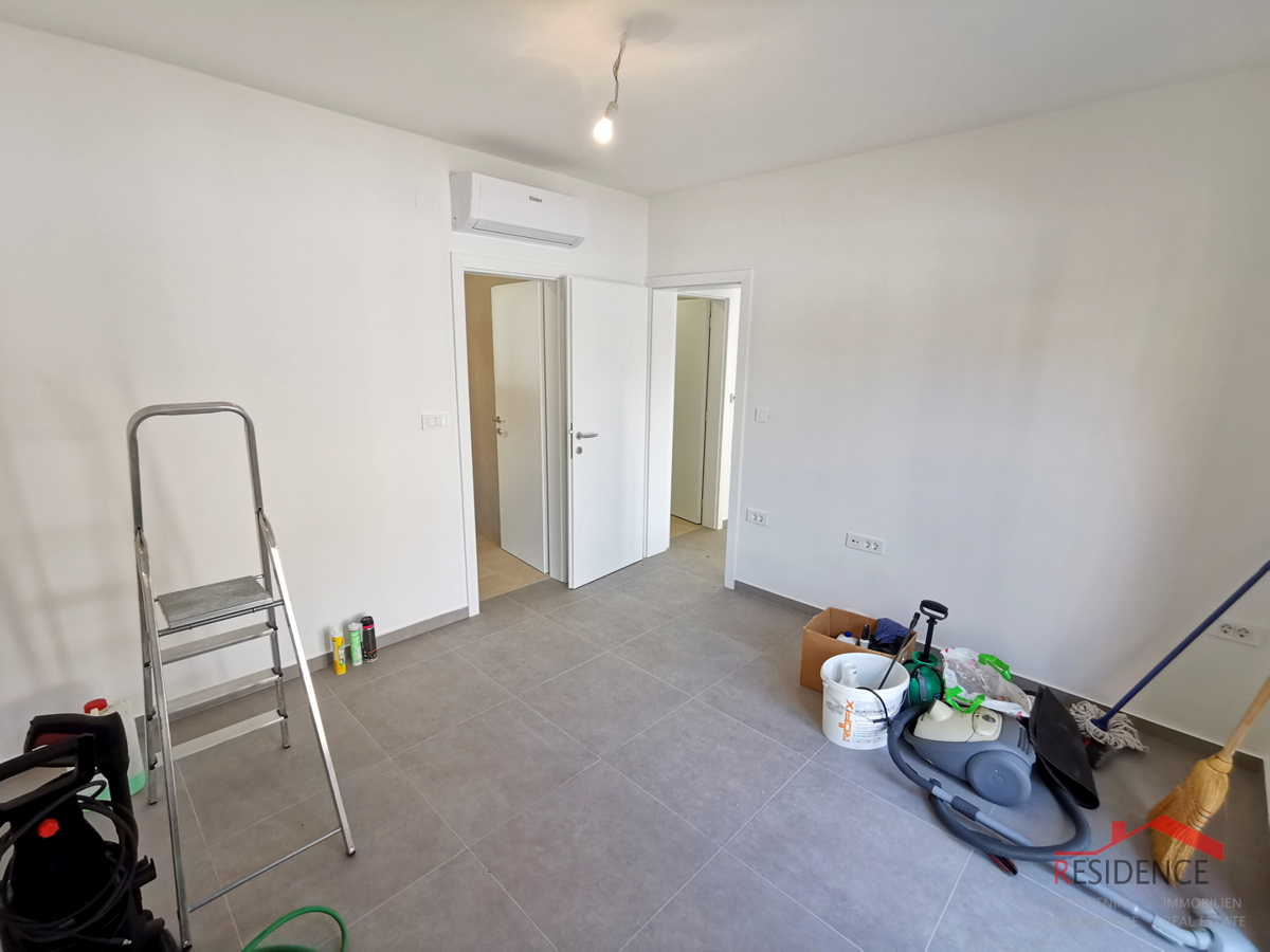 Juršići, okolica, nova samostojna hiša z bazenom