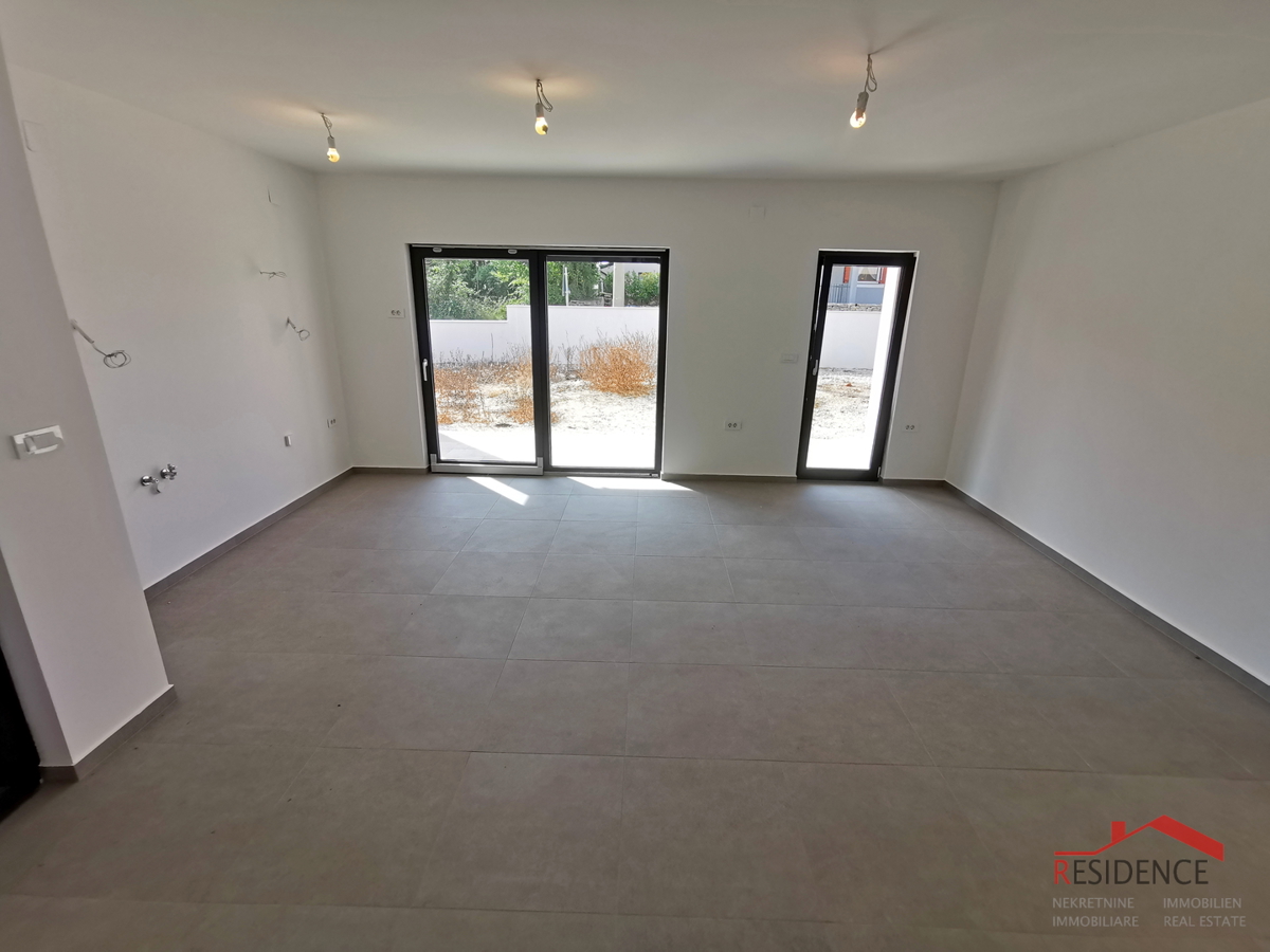 Juršići, okolica, nova samostojna hiša z bazenom