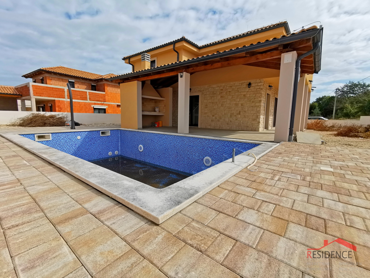 Juršići, okolica, nova samostojna hiša z bazenom