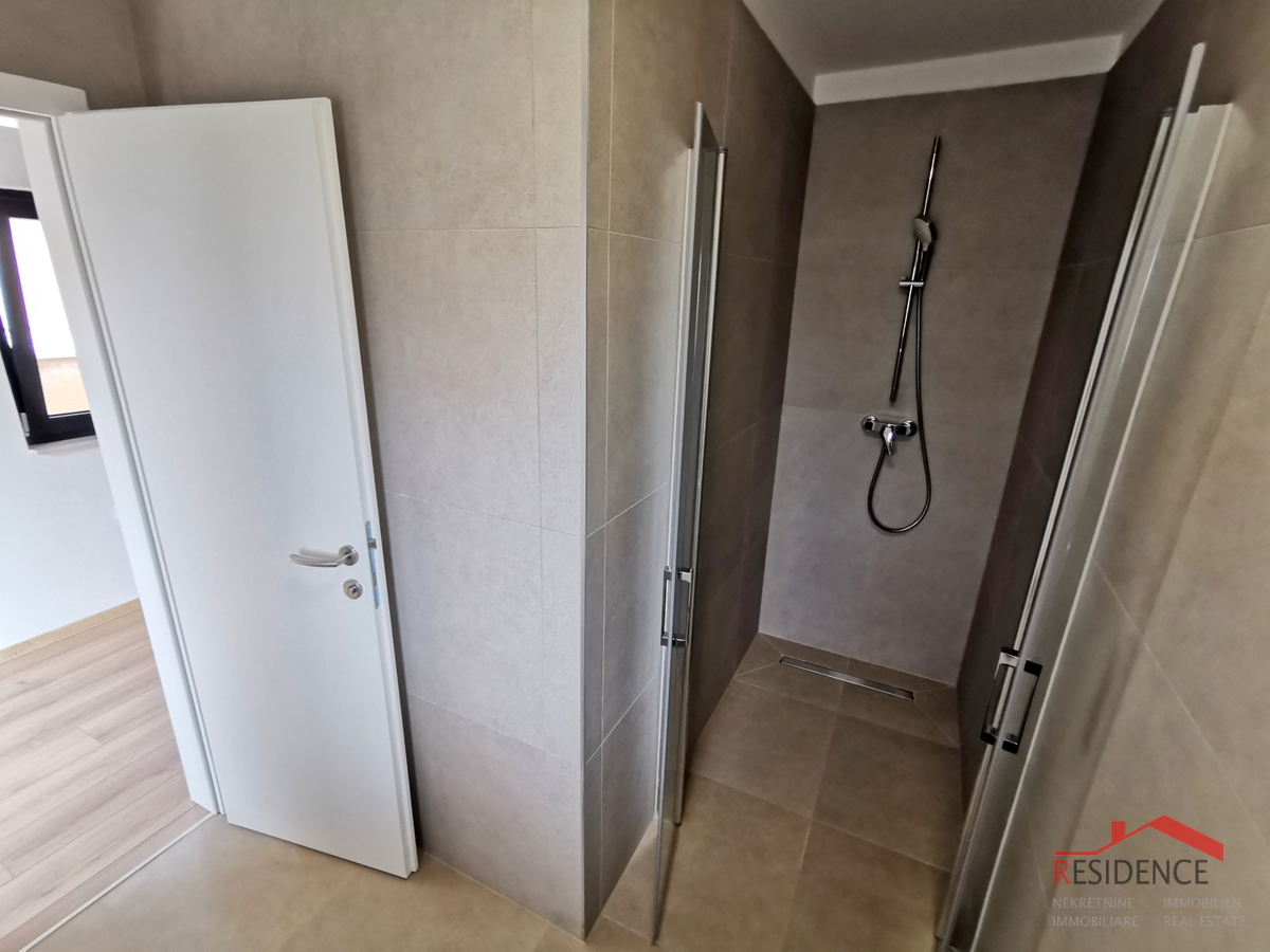 Juršići, okolica, nova samostojna hiša z bazenom