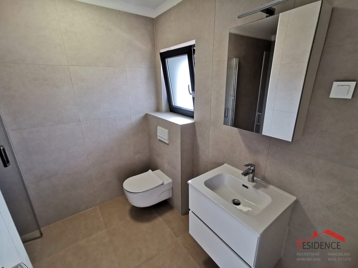 Juršići, okolica, nova samostojna hiša z bazenom