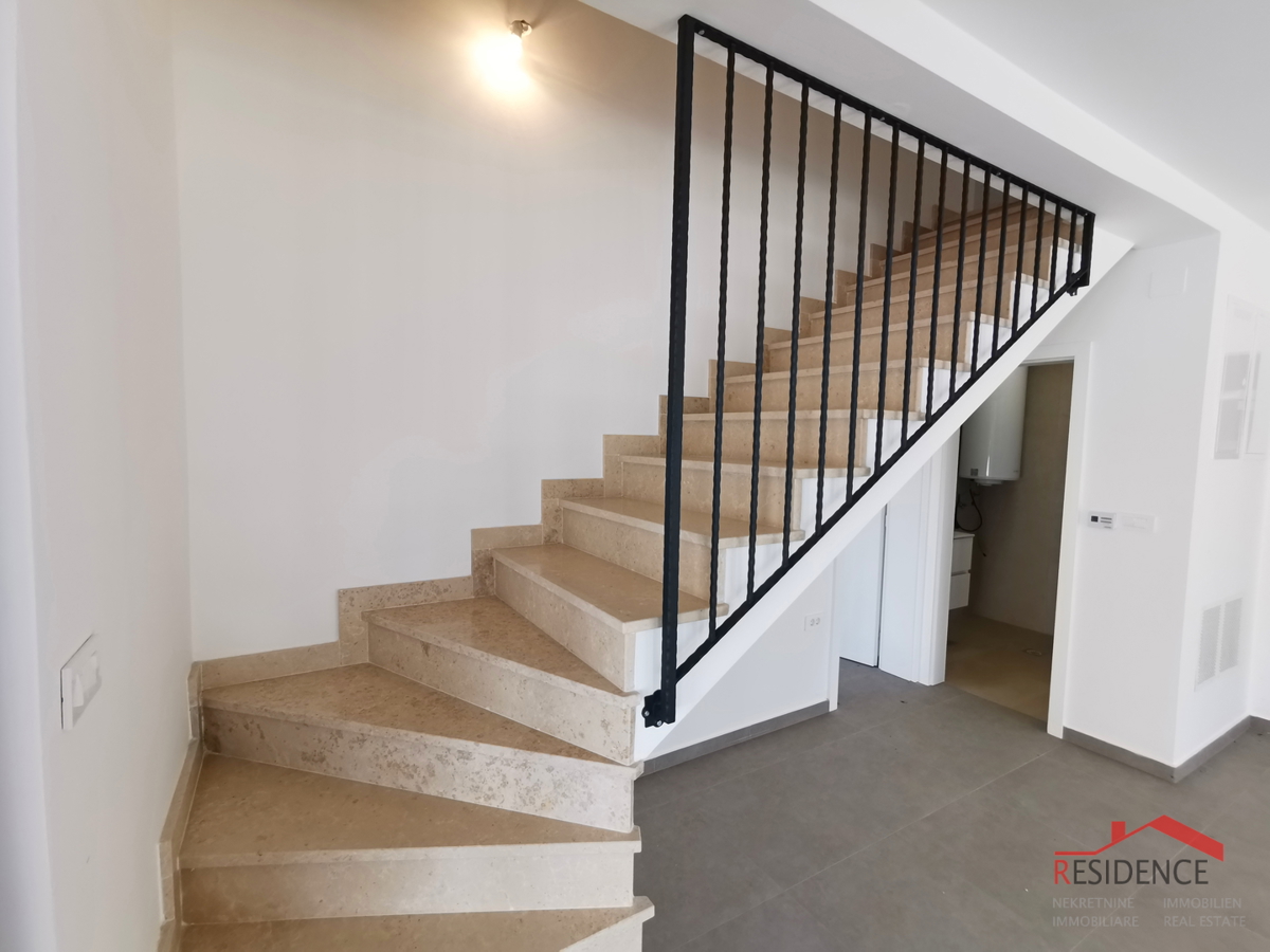 Juršići, okolica, nova samostojna hiša z bazenom