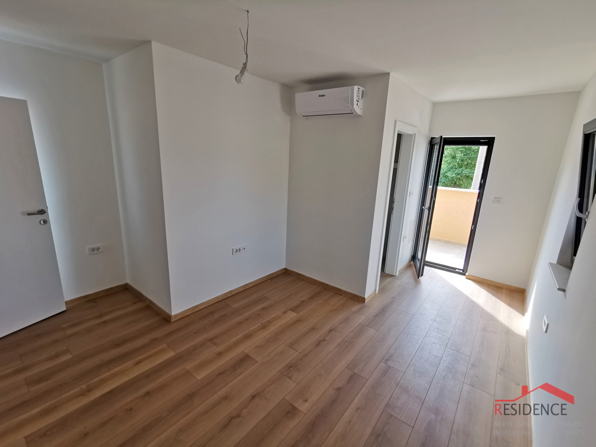 Juršići, okolica, nova samostojna hiša z bazenom