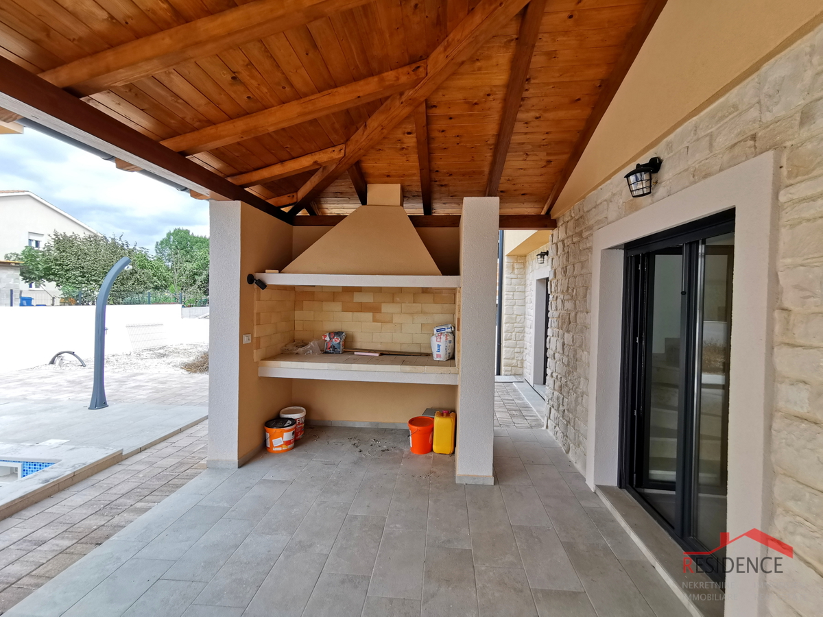 Juršići, okolica, nova samostojna hiša z bazenom