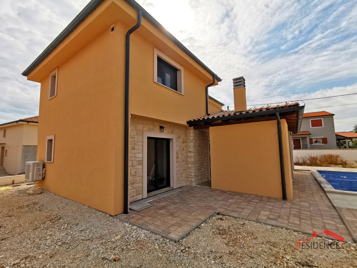 Juršići, okolica, nova samostojna hiša z bazenom