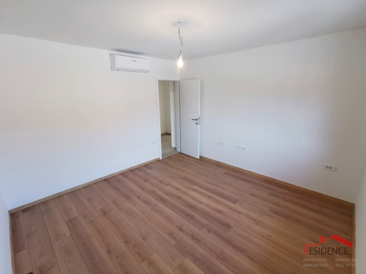 Juršići, okolica, nova samostojna hiša z bazenom