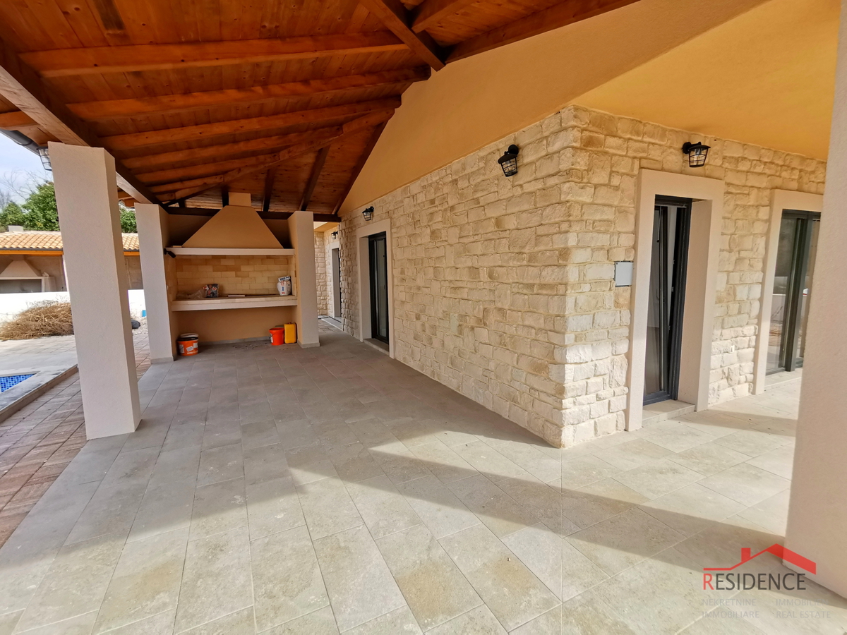 Juršići, okolica, nova samostojna hiša z bazenom