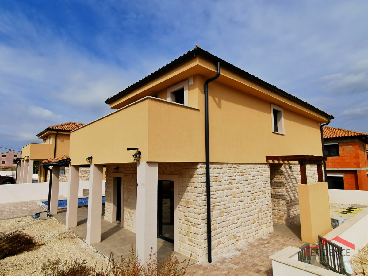 Juršići, okolica, nova samostojna hiša z bazenom