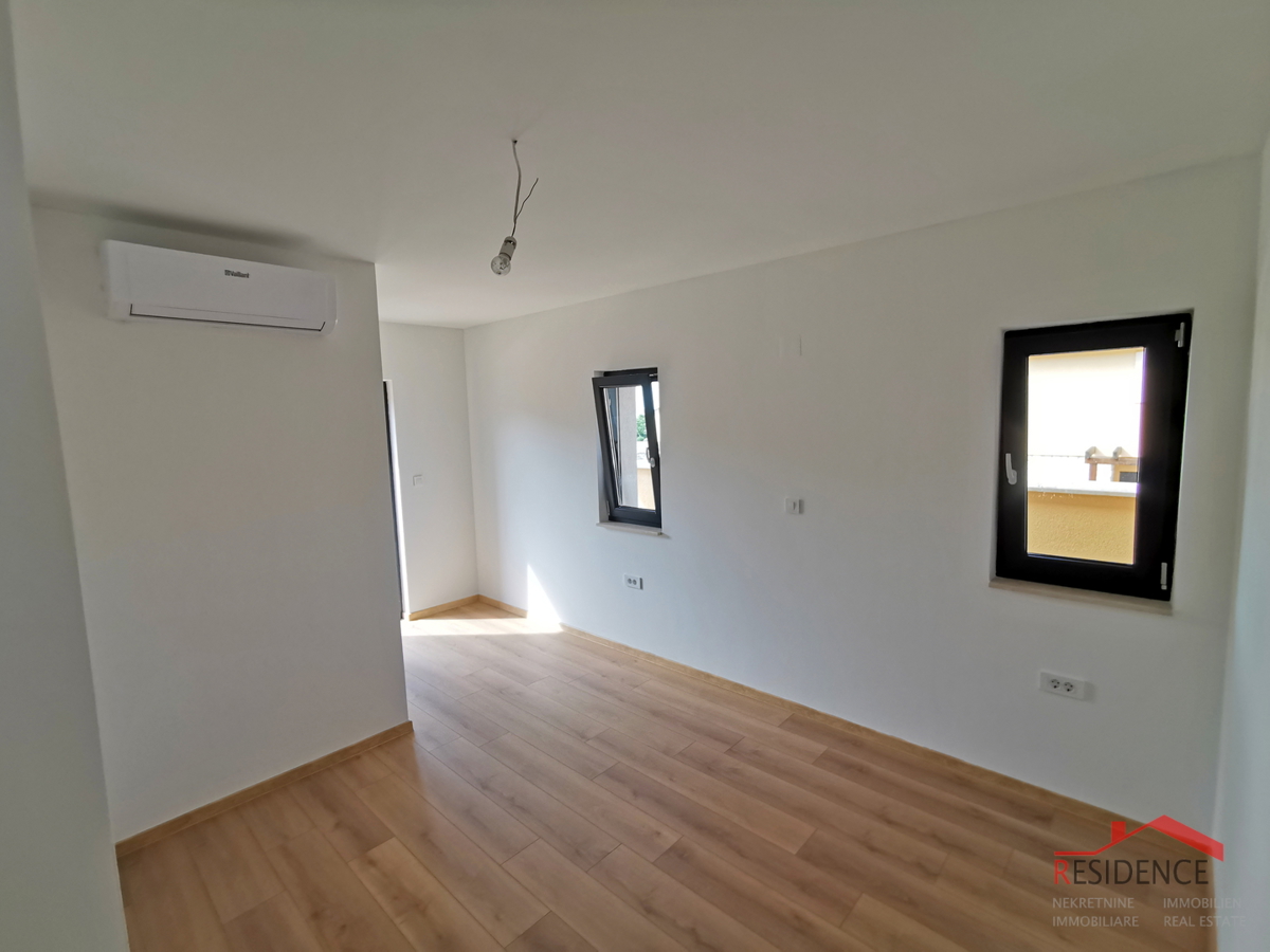 Juršići, okolica, nova samostojna hiša z bazenom