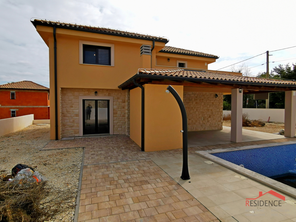 Juršići, okolica, nova samostojna hiša z bazenom