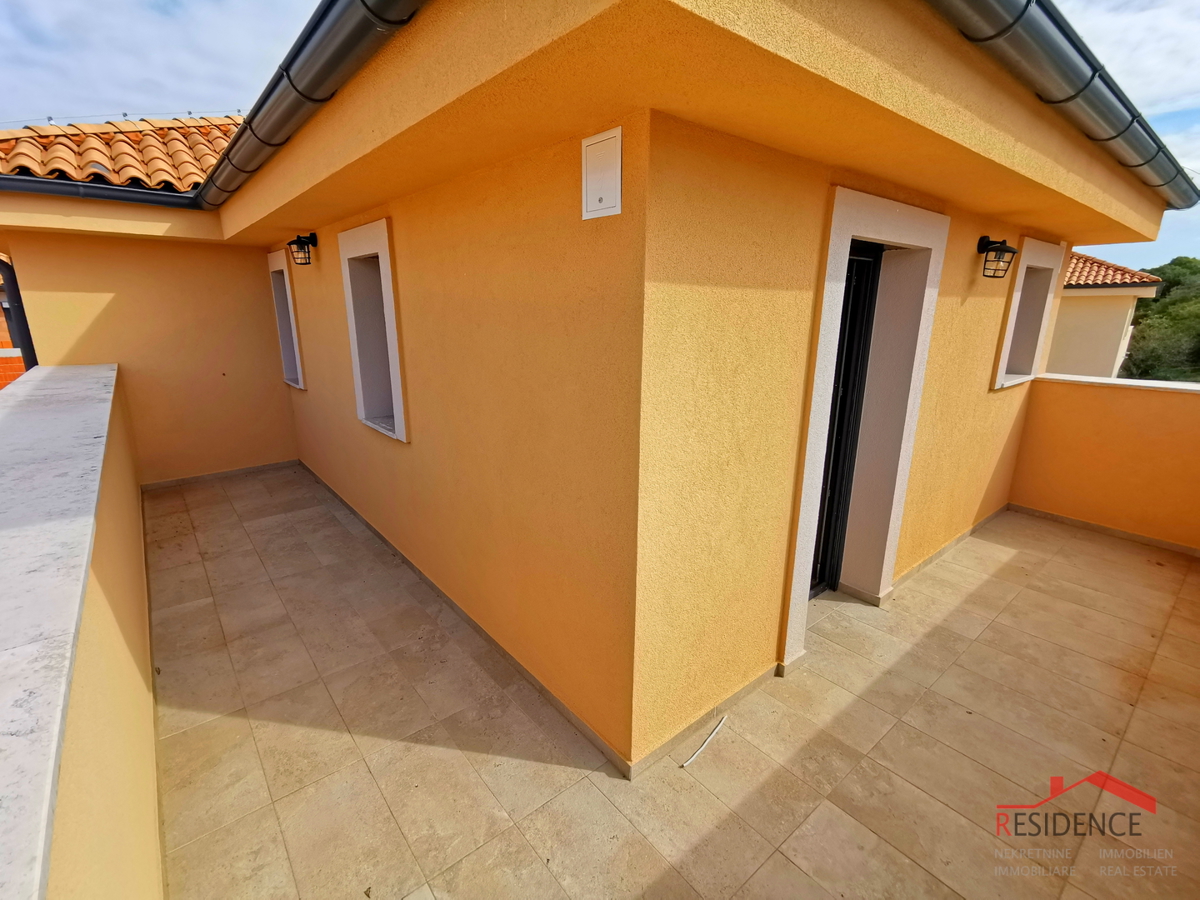 Juršići, okolica, nova samostojna hiša z bazenom