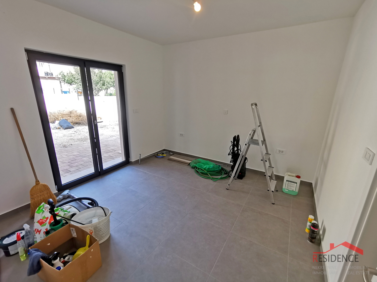 Juršići, okolica, nova samostojna hiša z bazenom