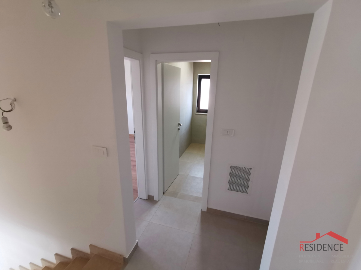 Juršići, okolica, nova samostojna hiša z bazenom