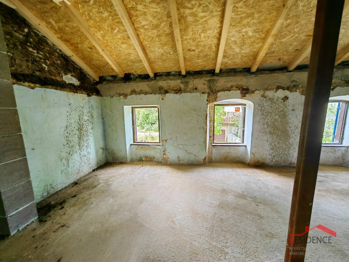 Žminj, istrska kamnita hiša, gospodarsko poslopje, vrt