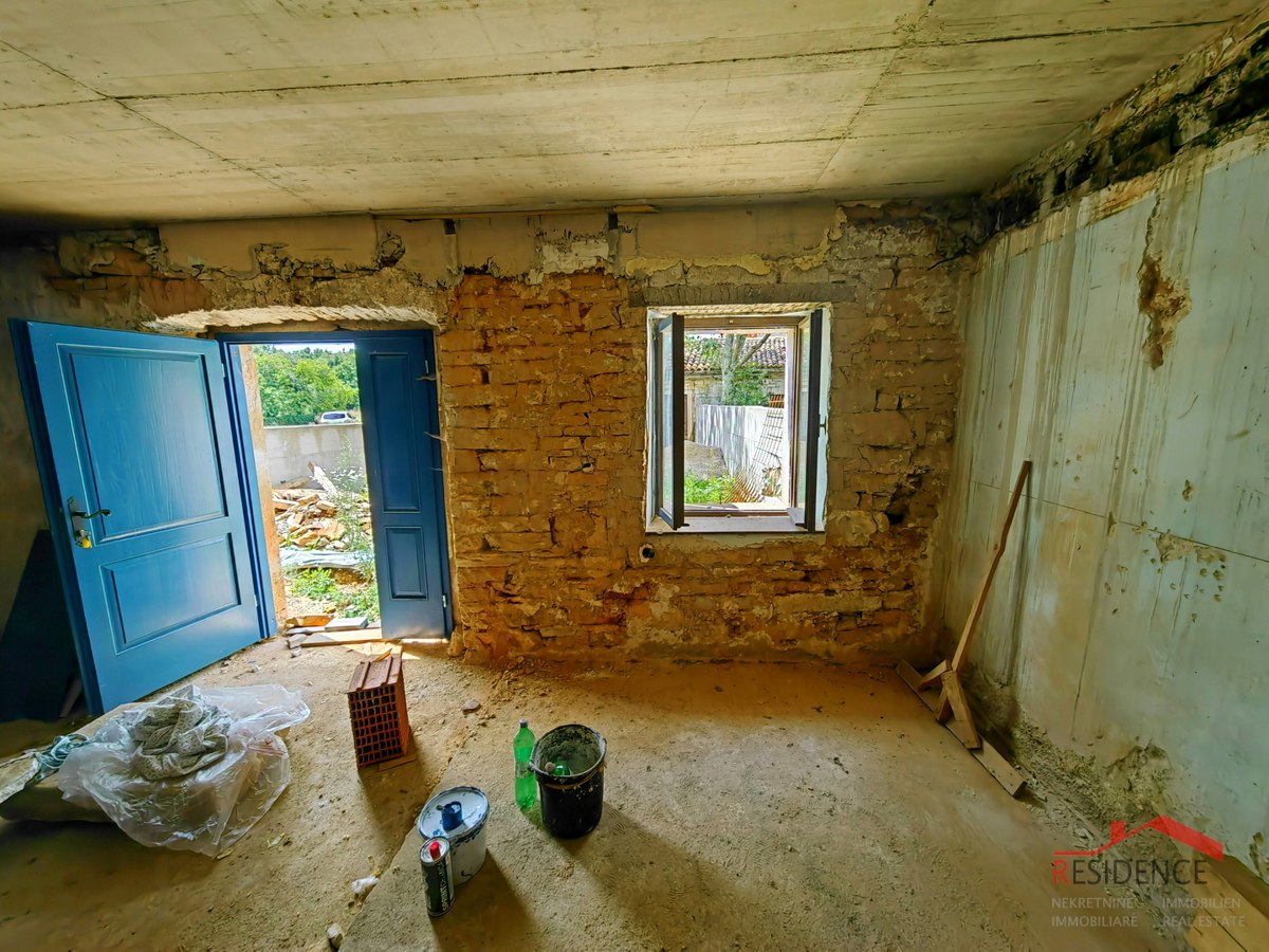 Žminj, istrska kamnita hiša, gospodarsko poslopje, vrt