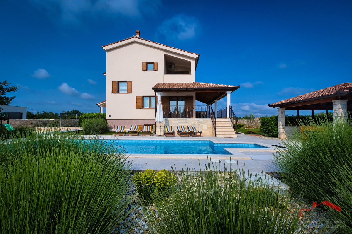Štokovci, vila z bazenom, jacuzzijem