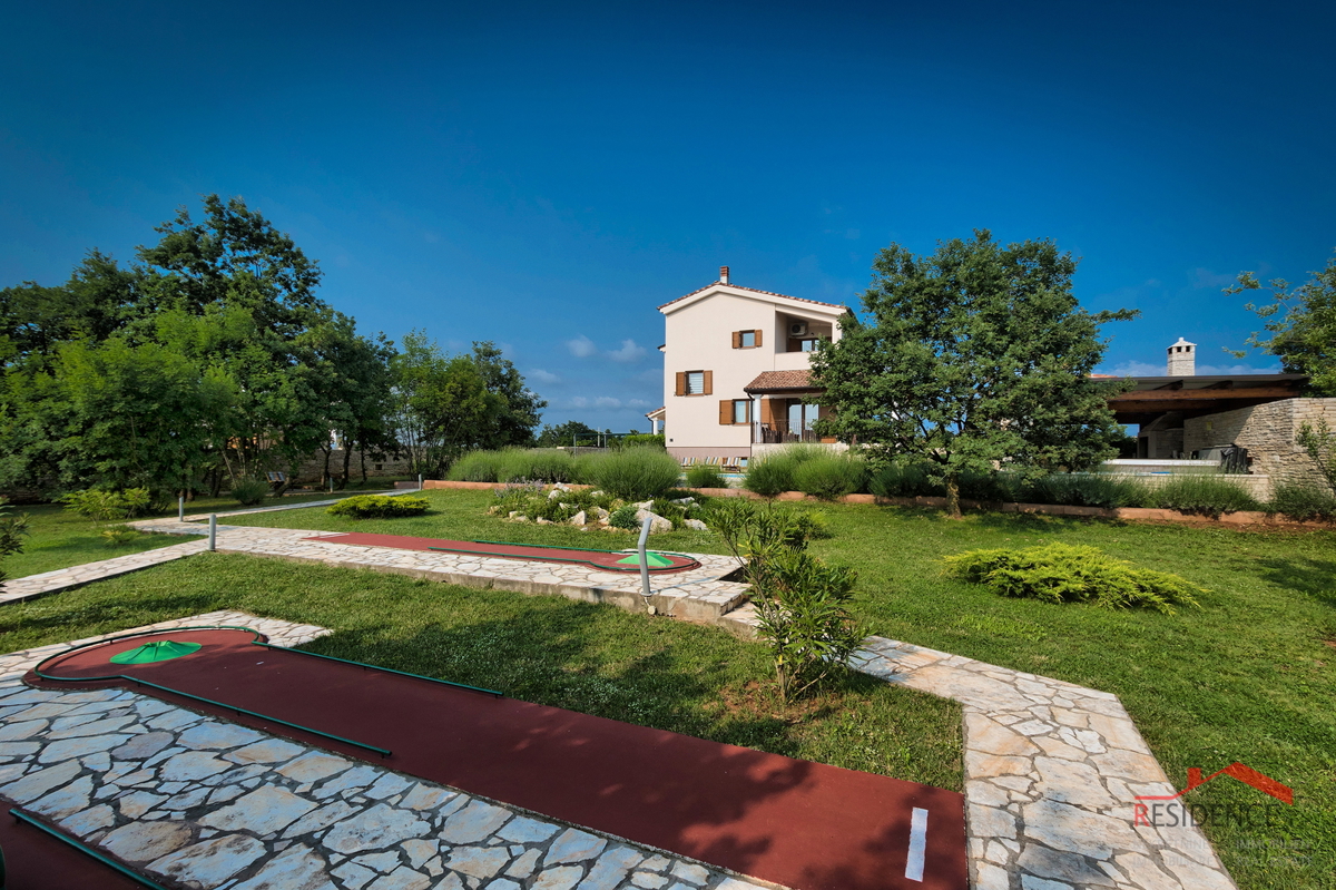Štokovci, vila z bazenom, jacuzzijem