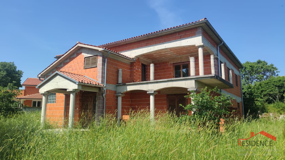 VALTURA, HIŠA, ROH- BAU