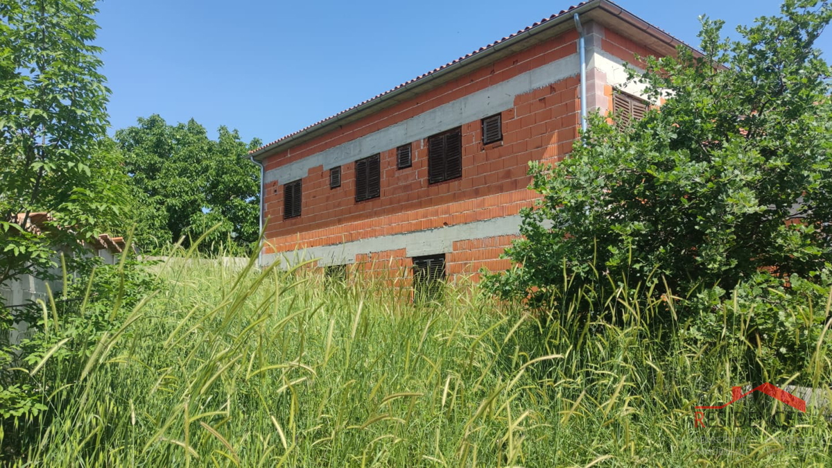 VALTURA, HIŠA, ROH- BAU