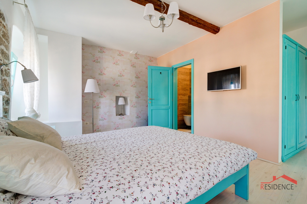 FAŽANA, MINI HOTEL Z OBČINSKE DEDIŠČINE, 100 METROV OD MORJA