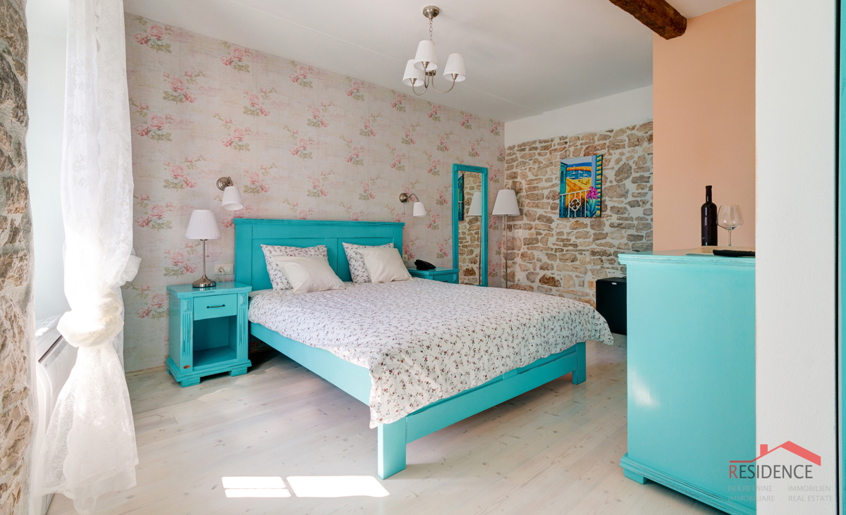 FAŽANA, MINI HOTEL Z OBČINSKE DEDIŠČINE, 100 METROV OD MORJA